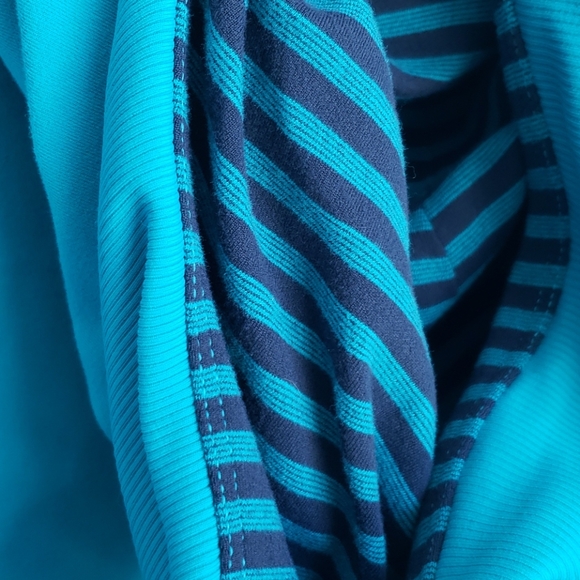 Absolutely stunning Lululemon hoodie - Picture 3 of 7